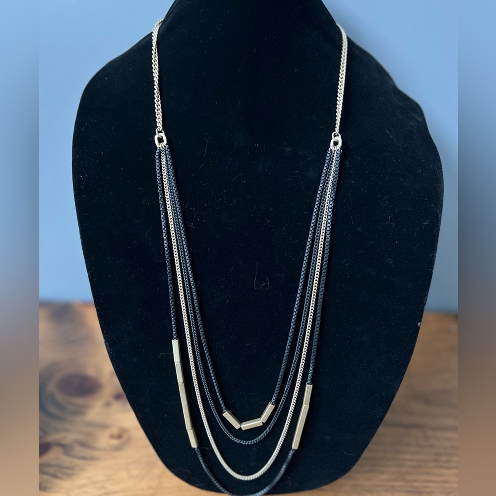 𝕃𝕀𝔸 𝕊𝕆ℙℍ𝕀𝔸 Black and Gold Tone Necklace